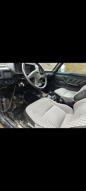 Grön Begagnad 2006 Lada niva SUV | 30 000 kr - Bild 1/4