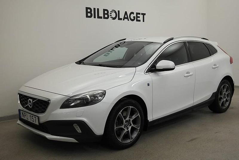 Vit Begagnad 2014 Volvo V40 Business Edition Halvkombi | 164 800 kr (Lite dyr) - Bild 1/4