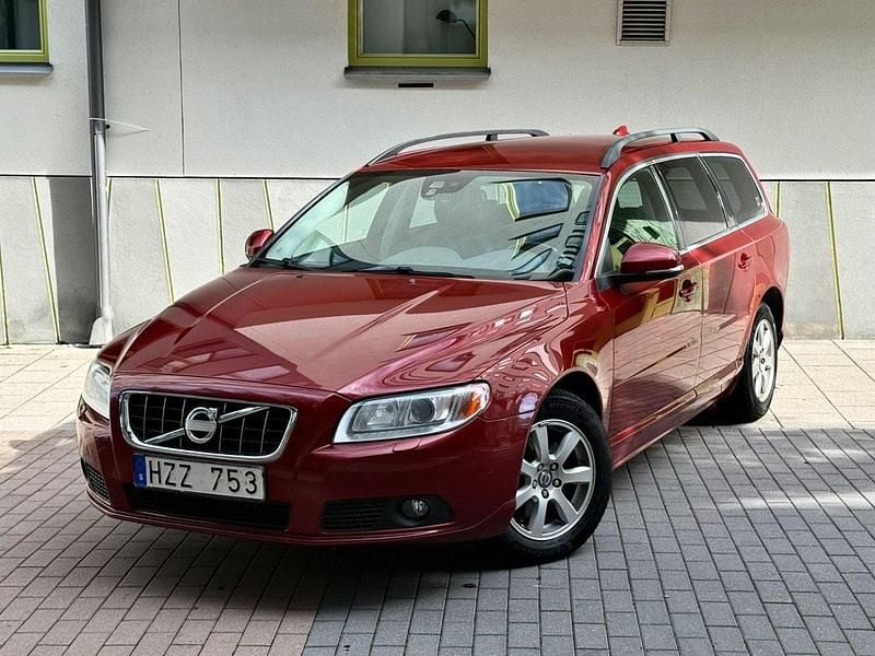 Röd Begagnad 2011 Volvo V70 Momentum Kombi | 79 900 kr (Bra pris) - Bild 1/4