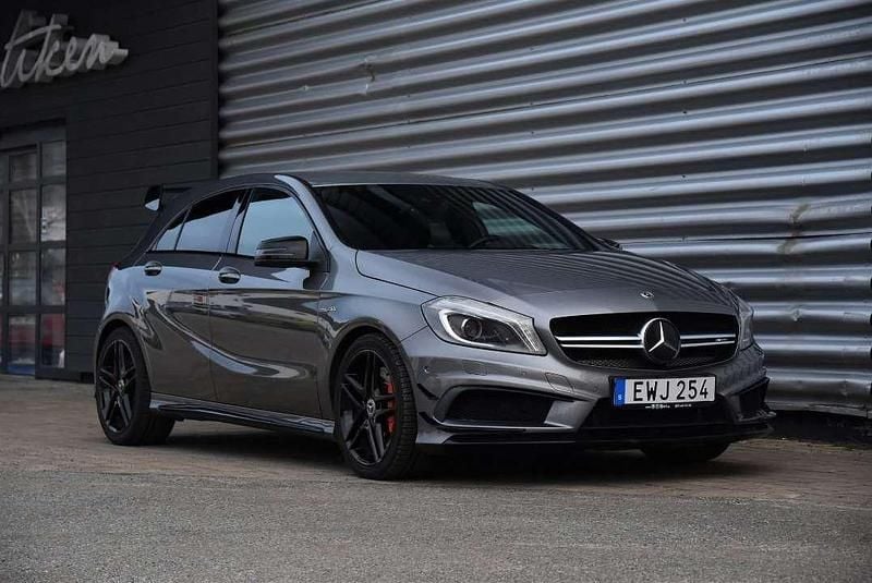 Grå Begagnad 2014 Mercedes A45 AMG AMG Halvkombi | 179 900 kr (Superpris) - Bild 1/4