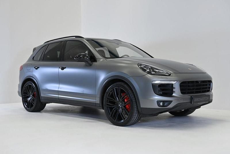 Svart Begagnad 2017 Porsche Cayenne S SUV | 419 900 kr (Marknadspris) - Bild 1/4