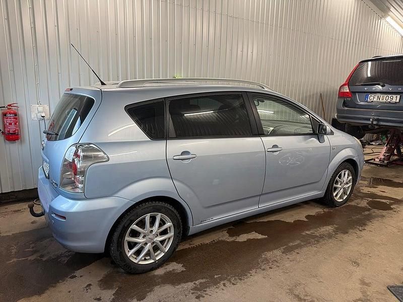 Begagnad Toyota Corolla Verso 129 HK (94 kW) 2005 Ljusblå Minibuss