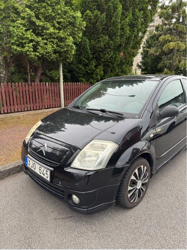 Svart Begagnad 2006 Citroën C2 Halvkombi | 10 000 kr (Marknadspris) - Bild 1/4