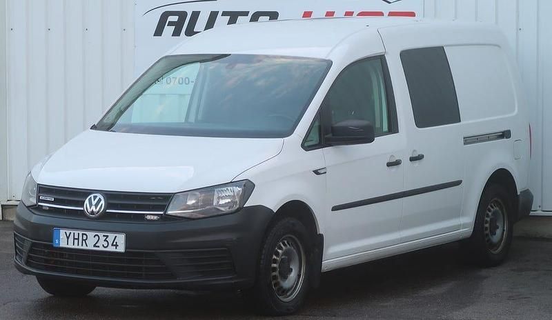 Vit Begagnad 2017 VW Caddy Maxi Minibuss | 119 900 kr (Lite dyr) - Bild 1/4