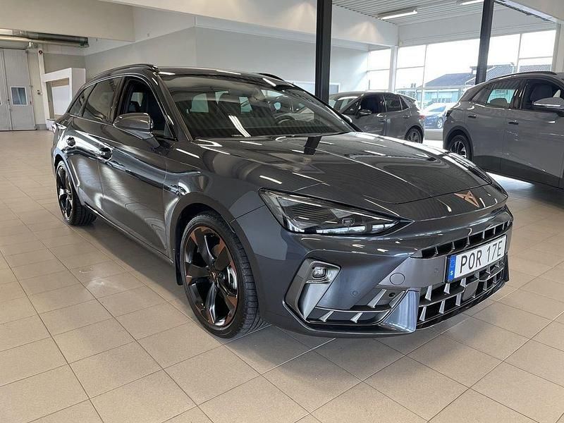 Mörkgrå (magnetic tech metallic) Begagnad 2025 Cupra Leon Kombi | 309 900 kr (Bra pris) - Bild 1/4