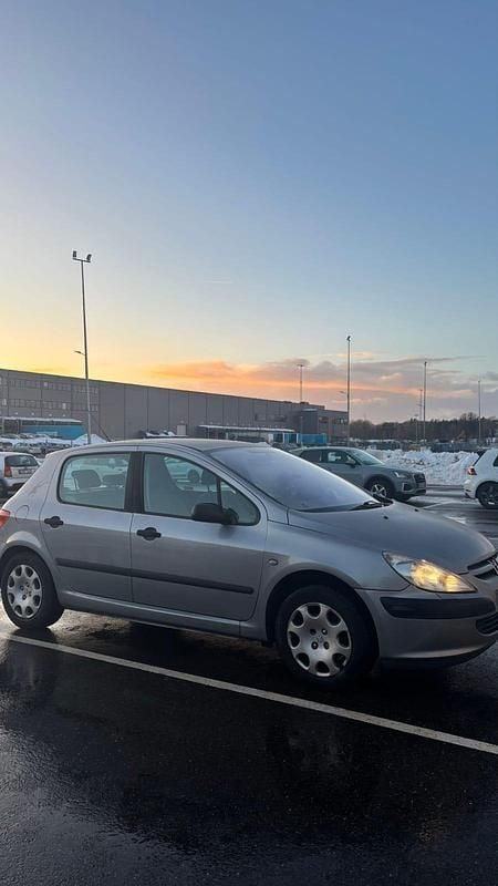 Begagnad 2002 Peugeot 307 Halvkombi | 13 500 kr (Bra pris) - Bild 1/4