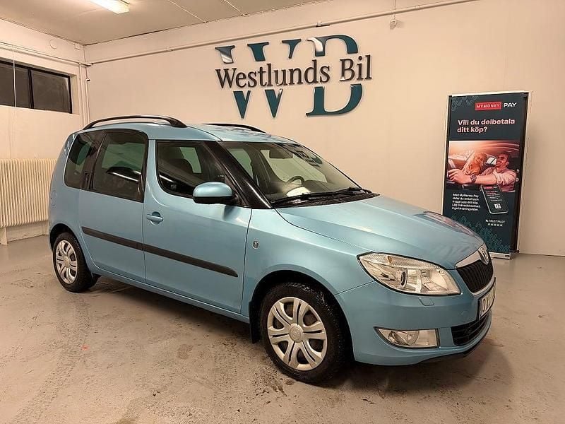 Blå Begagnad 2010 Skoda Roomster Minibuss | 29 900 kr (Marknadspris) - Bild 1/4