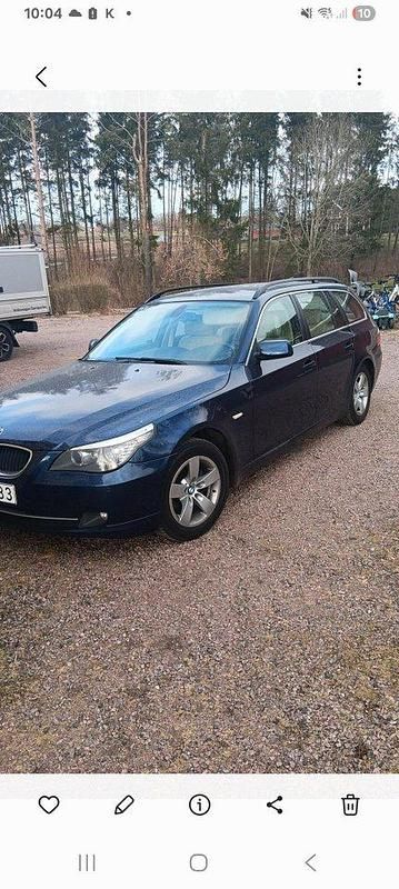 Blå Begagnad 2009 BMW 520 Kombi | 63 000 kr (Marknadspris) - Bild 1/3