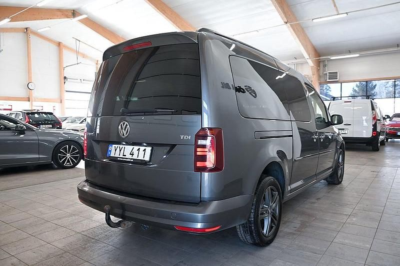 Begagnad VW Caddy Maxi Life Life 102 HK (75 kW) 2017 Ljusgrå Minibuss