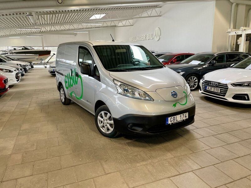 Silver (silvermetallic) Begagnad 2015 Nissan e-NV200 Van | 78 500 kr (Superpris) - Bild 1/4