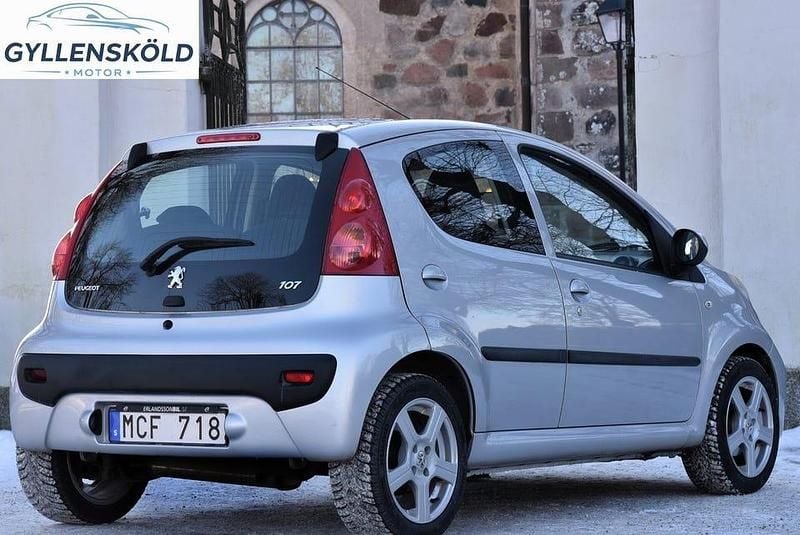 Begagnad Peugeot 107 68 HK (50 kW) 2011 Grå Halvkombi