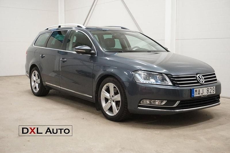 Ljusgrå (grå) Begagnad 2013 VW Passat Kombi | 59 900 kr (Marknadspris) - Bild 1/4
