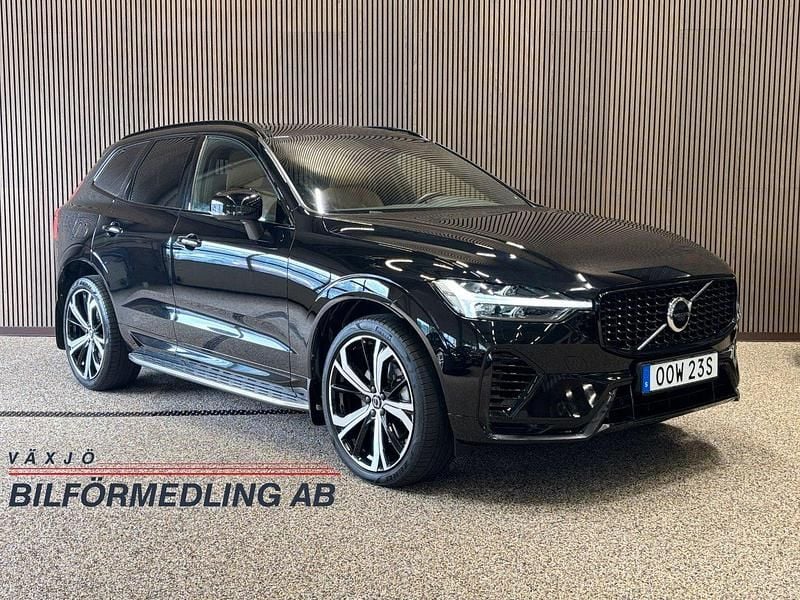 Svart (svartmetallic) Begagnad 2023 Volvo XC60 Plus SUV | 518 500 kr (Bra pris) - Bild 1/4