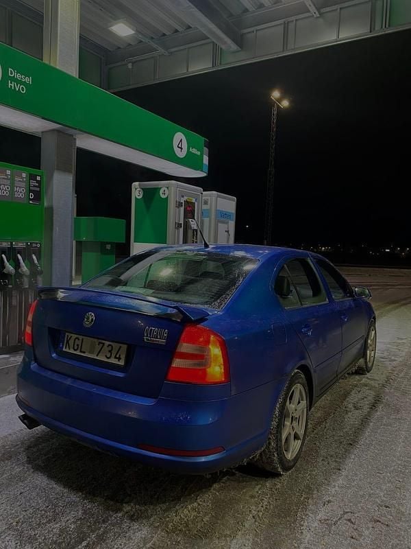 Begagnad Skoda Octavia RS 200 HK (147 kW) 2006 Blå