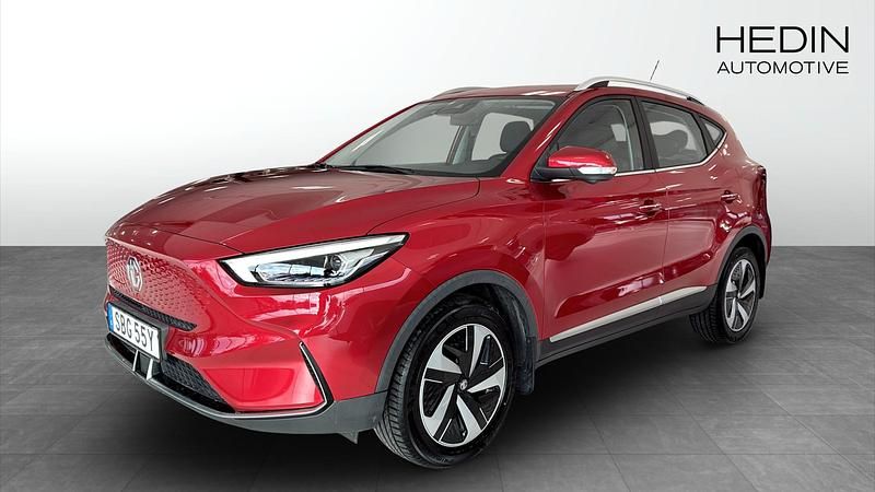 Röd (red) Begagnad 2022 MG ZS Luxury Sedan | 254 900 kr (Marknadspris) - Bild 1/4