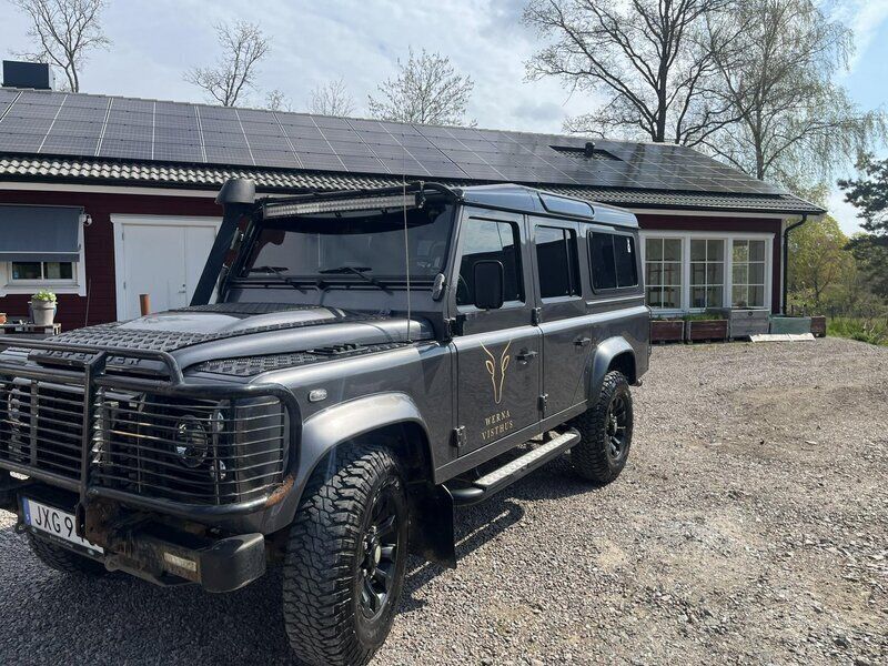 Grå Begagnad 2015 Land Rover Defender SUV | 695 000 kr (Lite dyr) - Bild 1/4