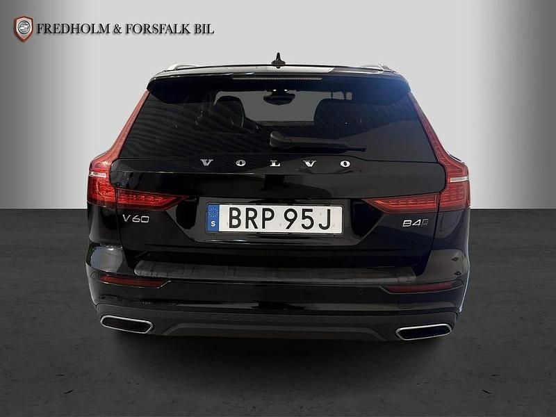 Begagnad Volvo V60 CC SE 197 HK (144 kW) 2021 Svart Kombi