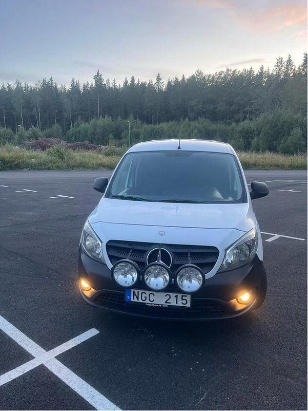 Vit Begagnad 2013 Mercedes Citan 109 | 38 000 kr (Lite dyr) - Bild 1/4