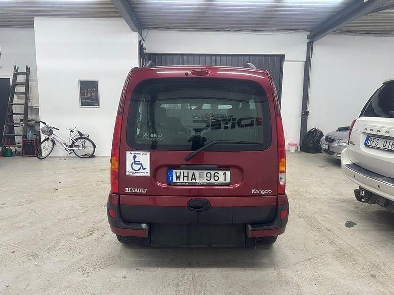 Begagnad Renault Kangoo 95 HK (69 kW) 2005 Röd Minibuss