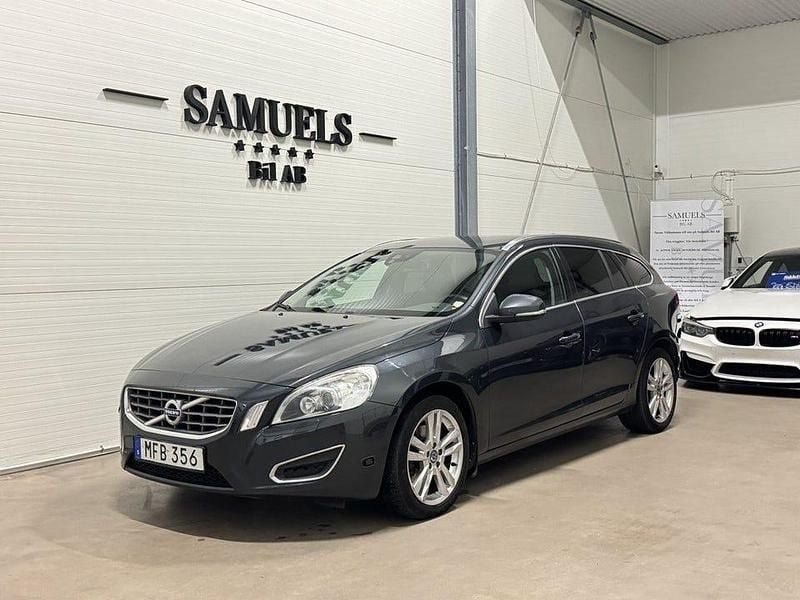 Grå Begagnad 2012 Volvo V60 Summum Kombi | 104 900 kr (Bra pris) - Bild 1/4