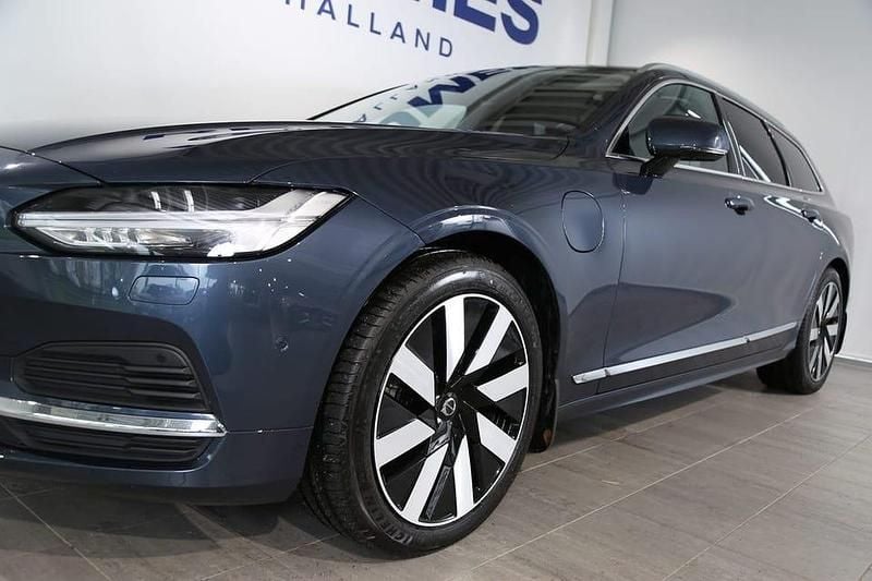 Begagnad Volvo V90 Plus 355 HK (261 kW) 2025 Blå Kombi