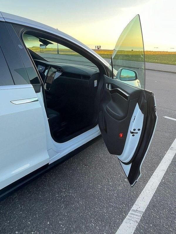 Begagnad 2018 Tesla Model X SUV | 299 999 kr (Superpris) - Bild 1/4