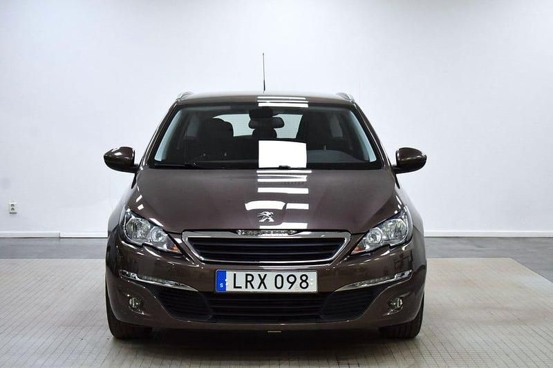Mörkbrun (brun) Begagnad 2015 Peugeot 308 Active Kombi | 129 900 kr (Lite dyr) - Bild 1/4
