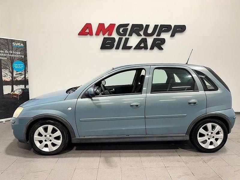 Begagnad Opel Corsa 81 HK (59 kW) 2006 Grå Halvkombi