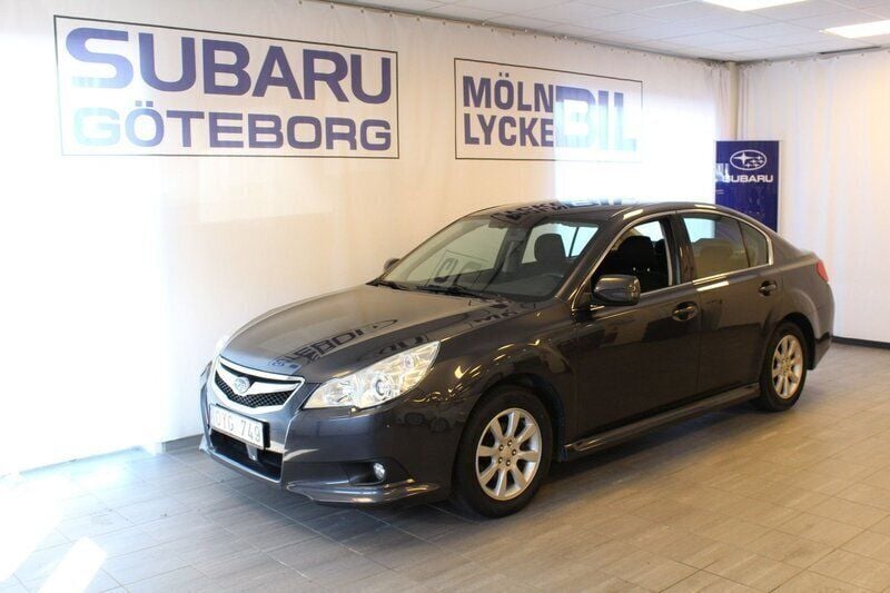 Mörkgrå Begagnad 2011 Subaru Legacy Sedan | 104 900 kr (Bra pris) - Bild 1/4