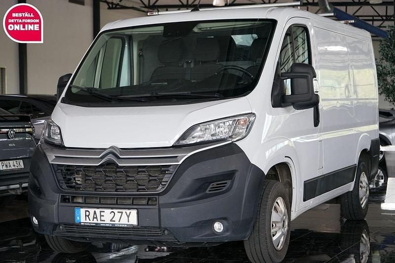 Vit Begagnad 2023 Citroën Jumper Minibuss | 234 500 kr (Marknadspris) - Bild 1/4