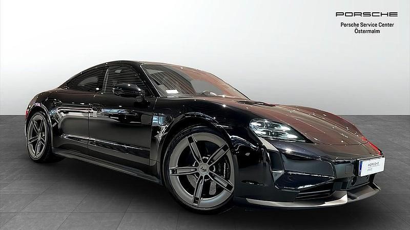 Svart Begagnad 2024 Porsche Taycan Turbo S Sedan | 1 995 000 kr - Bild 1/4