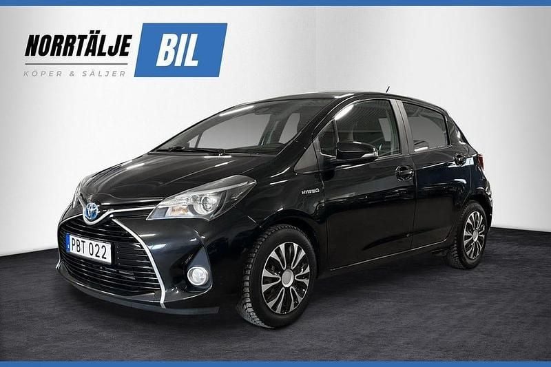 Begagnad Toyota Yaris Hybrid Active 101 HK (74 kW) 2016 Svart Halvkombi