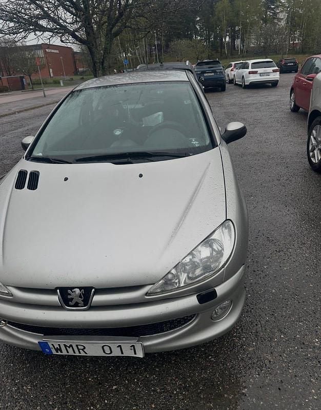 Begagnad 2005 Peugeot 206 Halvkombi | 16 000 kr (Marknadspris) - Bild 1/3