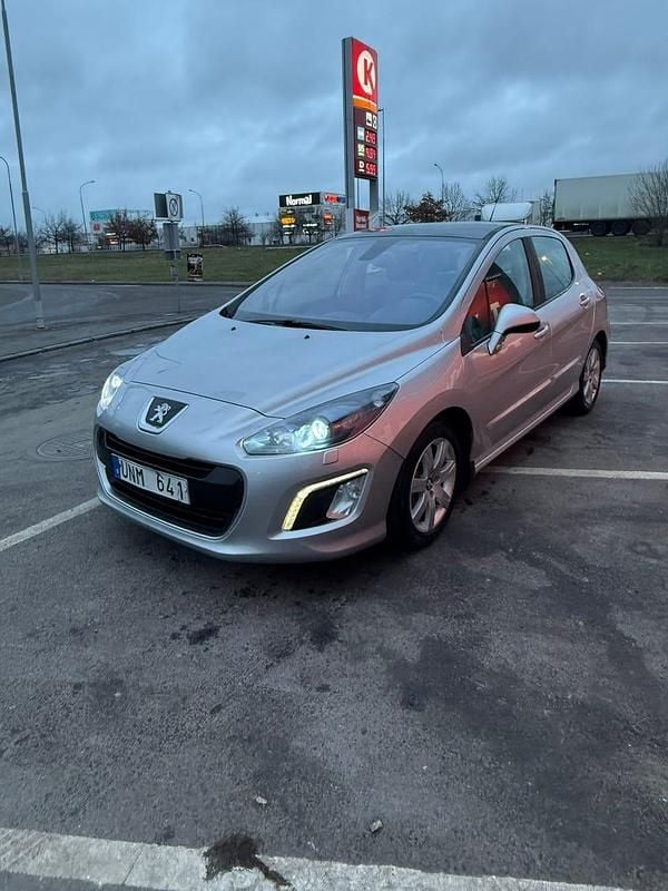 Begagnad 2013 Peugeot 308 Halvkombi | 46 000 kr (Superpris) - Bild 1/4