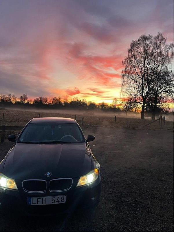 Svart Begagnad 2011 BMW 316 Sedan | 75 000 kr (Marknadspris) - Bild 1/4
