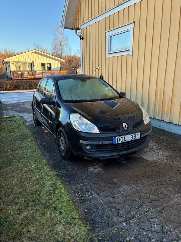 Begagnad 2008 Renault Clio R.S. Halvkombi | 19 500 kr (Marknadspris) - Bild 1/2
