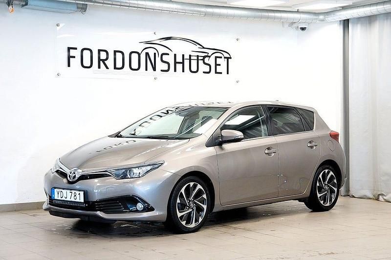Brun Begagnad 2015 Toyota Auris Active Halvkombi | 99 000 kr (Marknadspris) - Bild 1/4