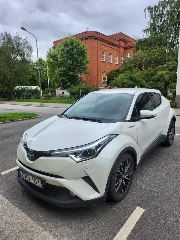 Vit Begagnad 2018 Toyota C-HR Edition SUV | 190 000 kr (Marknadspris) - Bild 1/2