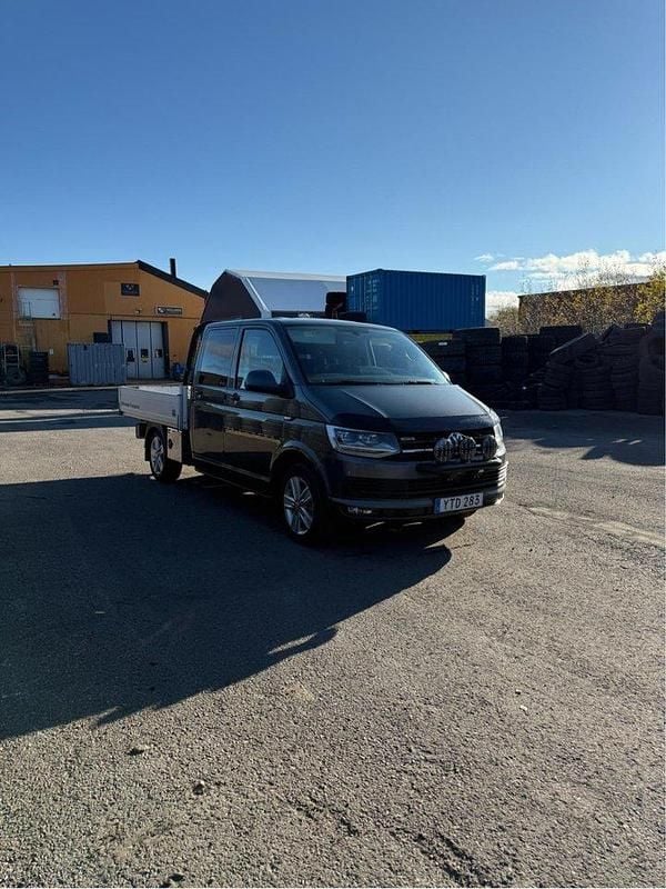 Grå Begagnad 2018 VW T6 Van | 240 000 kr (Marknadspris) - Bild 1/3