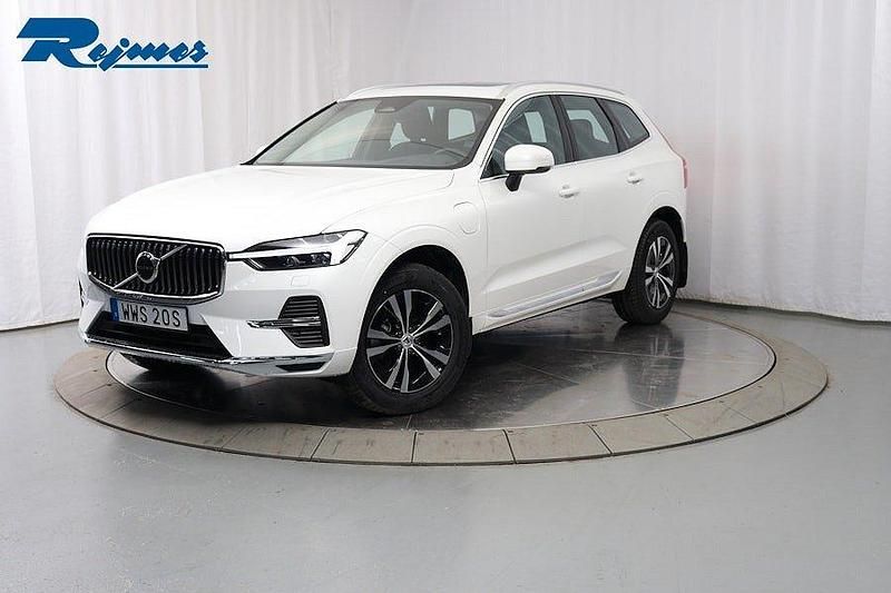 Vit Begagnad 2024 Volvo XC60 Core SUV | 524 900 kr (Marknadspris) - Bild 1/4
