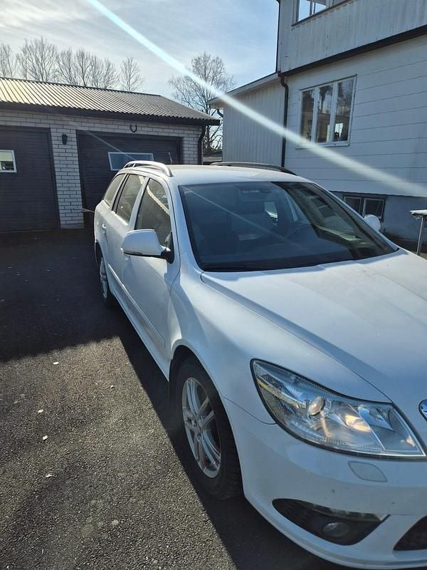 Begagnad Skoda Octavia RS 170 HK (125 kW) 2011 Kombi