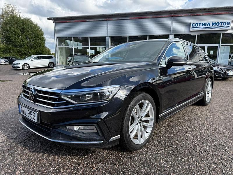 Svart Begagnad 2022 VW Passat Kombi | 249 900 kr (Marknadspris) - Bild 1/4