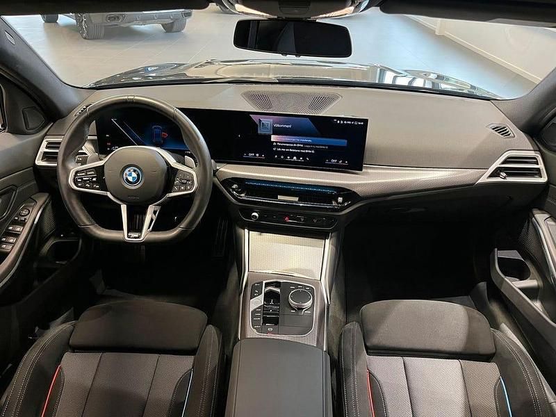 Begagnad BMW 330 M Sport 292 HK (214 kW) 2025 Safirsvart metallic Kombi