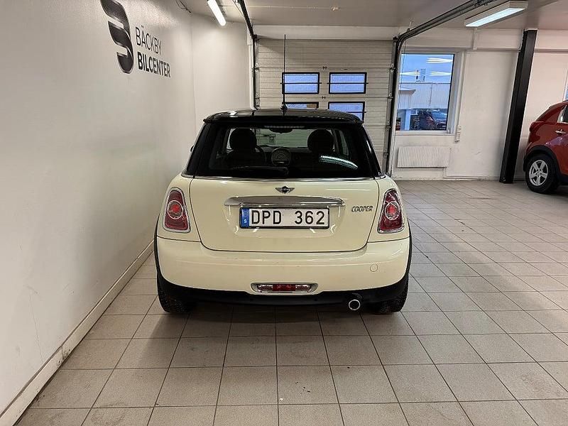 Begagnad Mini Cooper Pepper 122 HK (89 kW) 2011 Vit Halvkombi