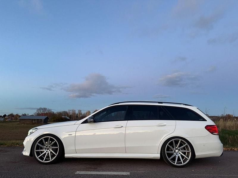 Vit Begagnad 2016 Mercedes E220 Avantgarde Kombi | 175 000 kr (Lite dyr) - Bild 1/4