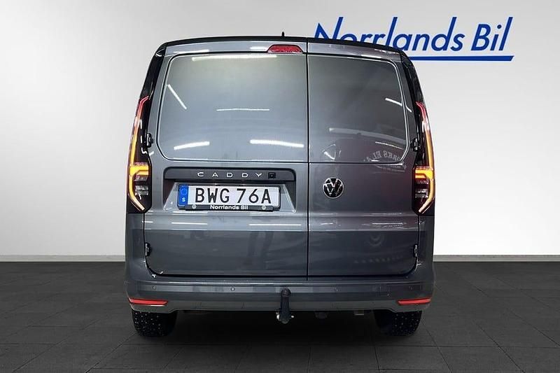 Begagnad VW Caddy 122 HK (89 kW) 2024 Indiumgrü metallic Minibuss