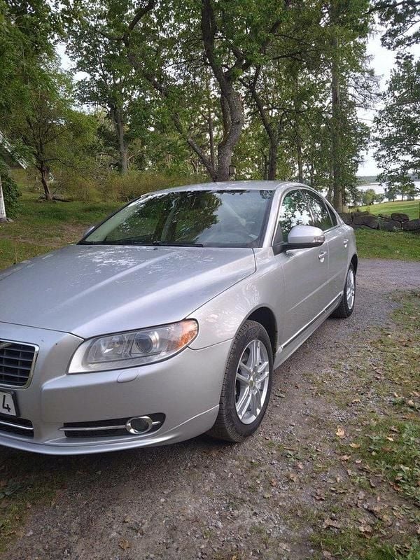 Grå Begagnad 2011 Volvo S80 Summum Sedan | 73 000 kr (Lite dyr) - Bild 1/4