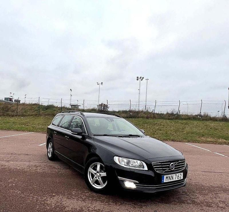 Svart Begagnad 2015 Volvo V70 Momentum Kombi | 99 900 kr (Bra pris) - Bild 1/4