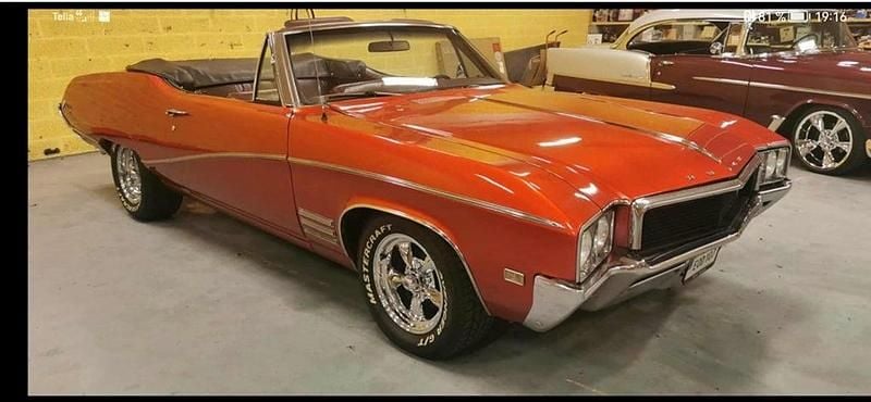 Begagnad Buick Skylark 233 HK (171 kW) 1968 Röd Cab