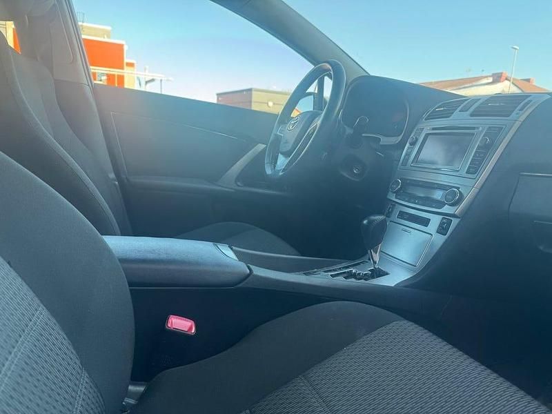 Begagnad Toyota Avensis Business Edition 147 HK (108 kW) 2013 Vit Kombi